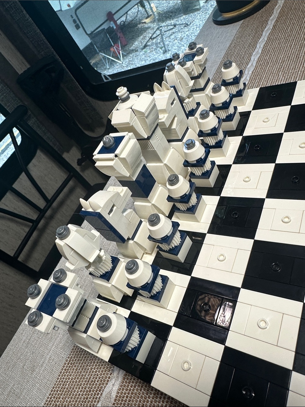 LEGO Set 40174 Iconic Chess Set - Picture 4 of 5